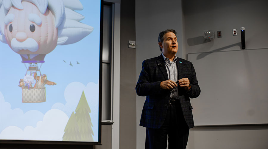 Juan Perez, CIO of Salesforce, gives conference keynote address on AI and the Future of E-commerce.